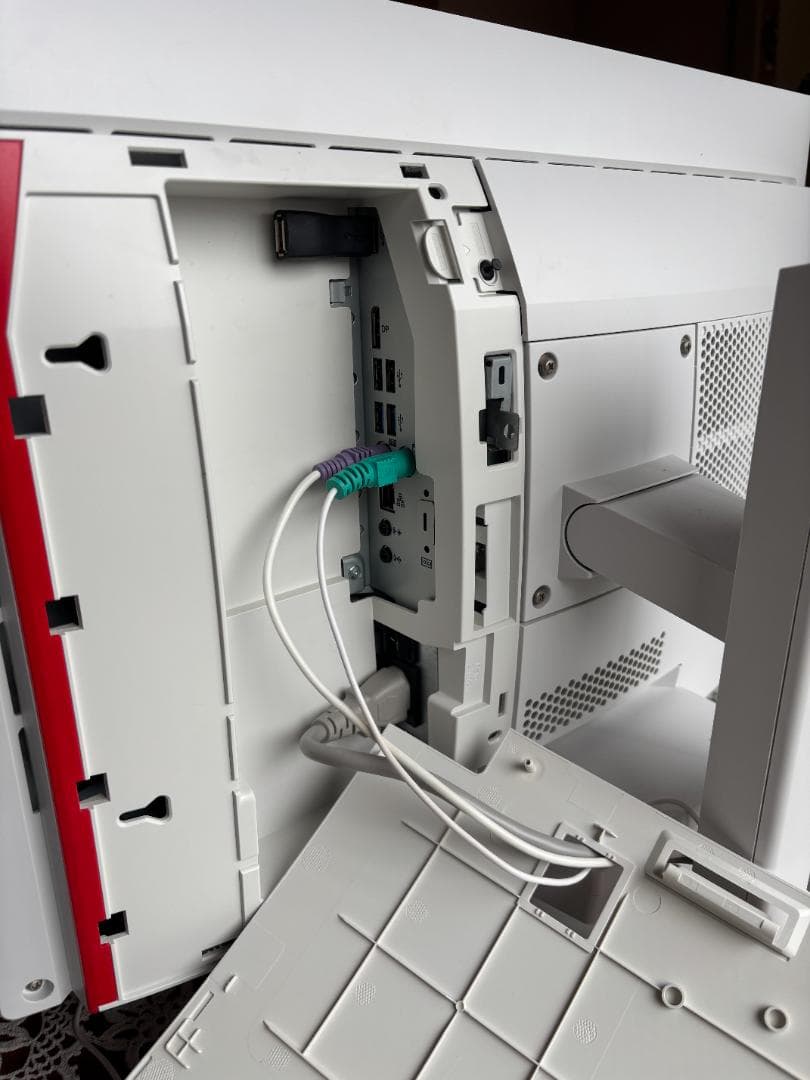 富士通 液晶一体型デスクトップパソコン ESPRIMO K557/R