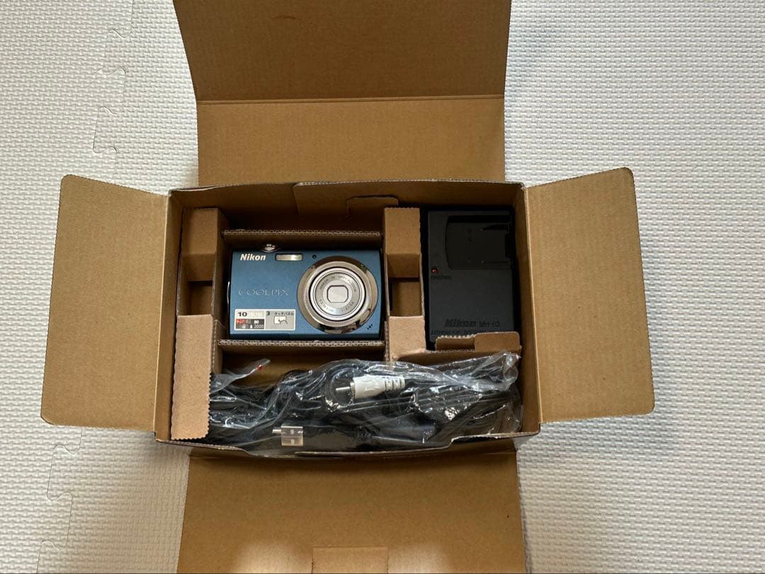 超美品 Nikon COOLPIX S230 コンパクトデジタルカメラ ブルー