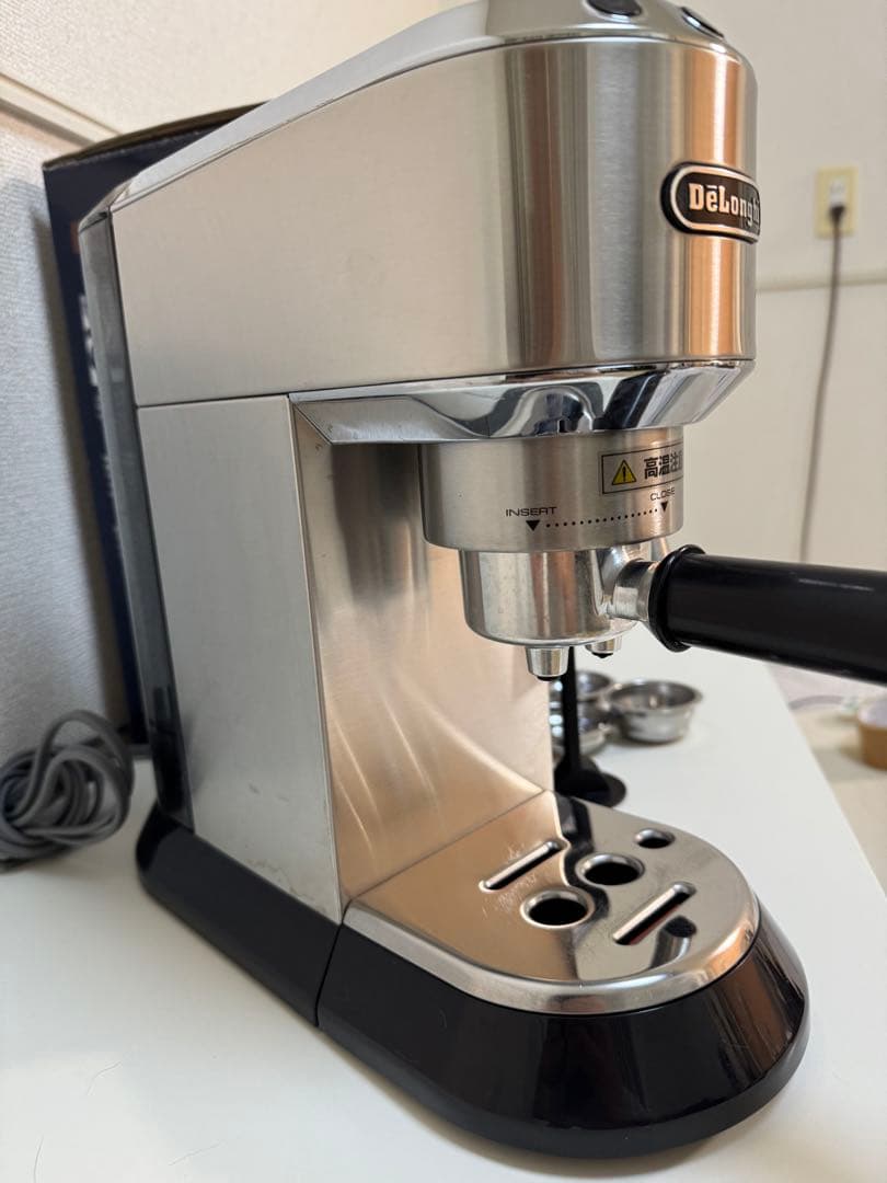 DeLonghi Dedica EC680M エスプレッソマシン