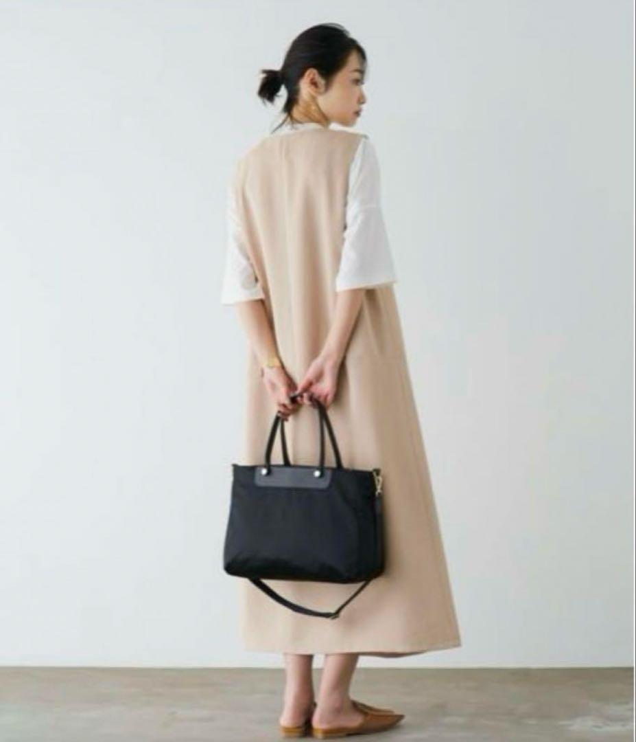 ほぼ未使用ラシット今期A4入るポケット多数三層構造メタルロゴ2wayバッグ