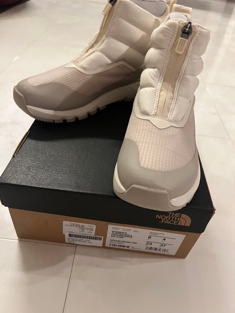 THE NORTH FACE アイボリー冬用ショートブーツ　今期新品　⭐︎完売品⭐︎
