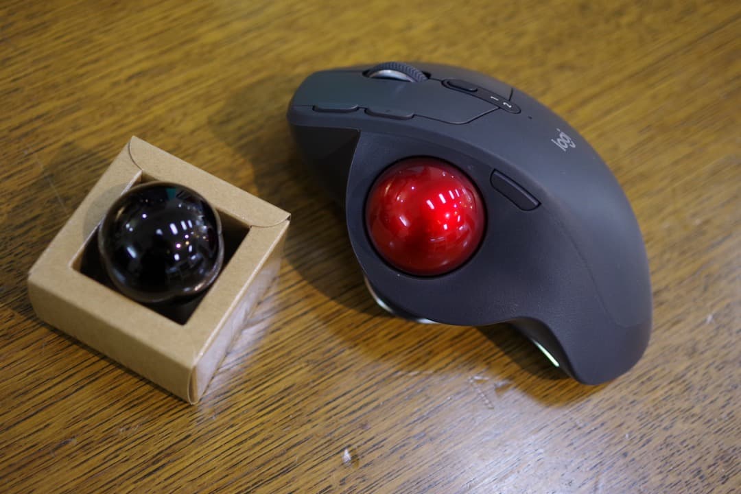 logicool MX ERGO S（黒玉+赤玉）