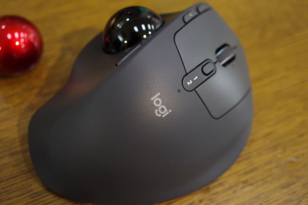 logicool MX ERGO S（黒玉+赤玉）