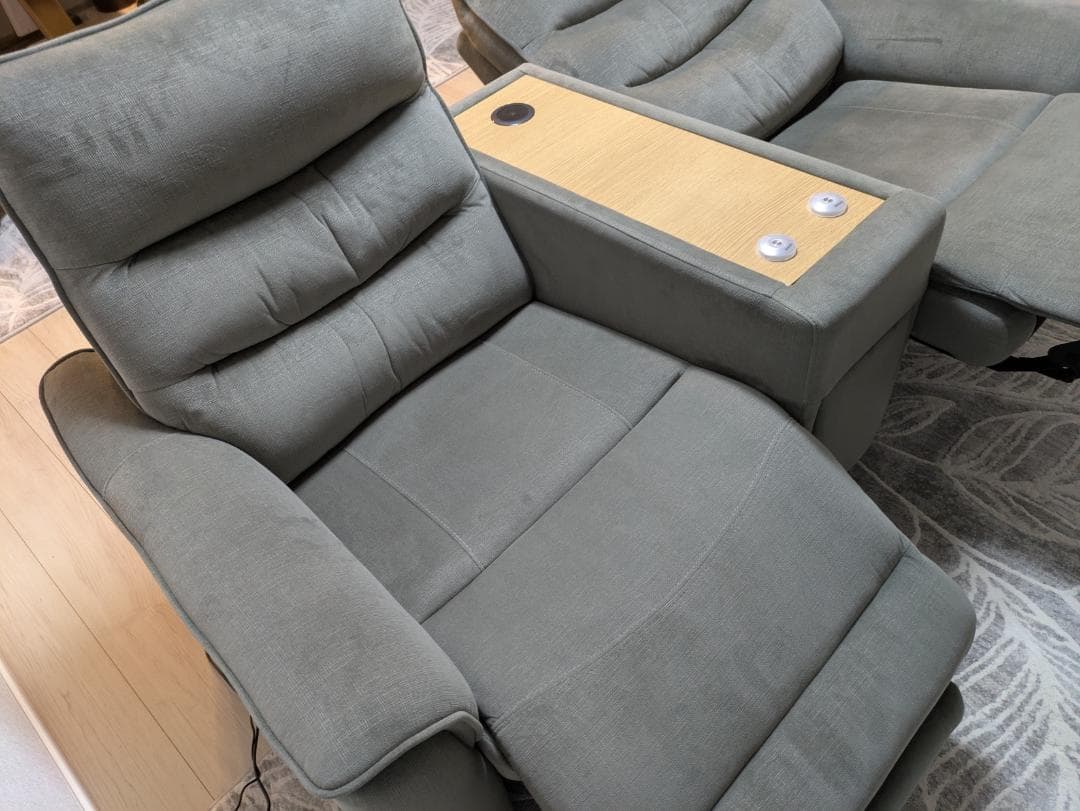 ニトリ　2人掛け電動リクライニングソファ　Nビリーバ3　マイクロF　グレー