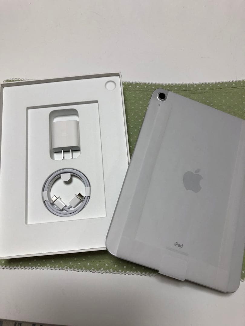未使用　Apple iPad(第10世代)64GB W i-F iシルバー