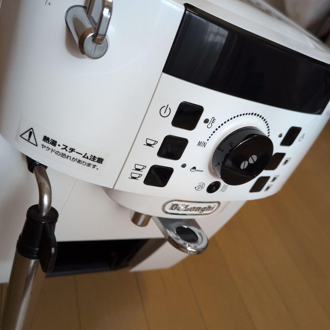デロンギマグニフィカS コンパクト全自動コーヒーマシン　ECAM22112