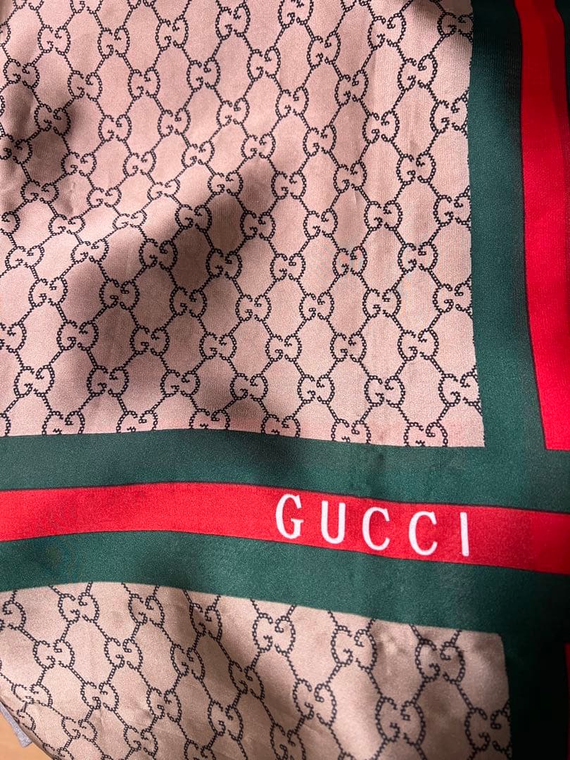 GUCCI シルクスカーフGGパターン