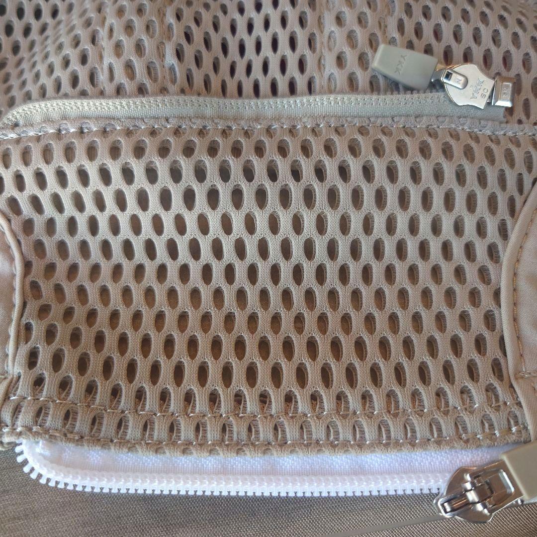 【美品】AIRBUGGY エアバギーベビーキャリア 抱っこ紐　サンドアッシュ