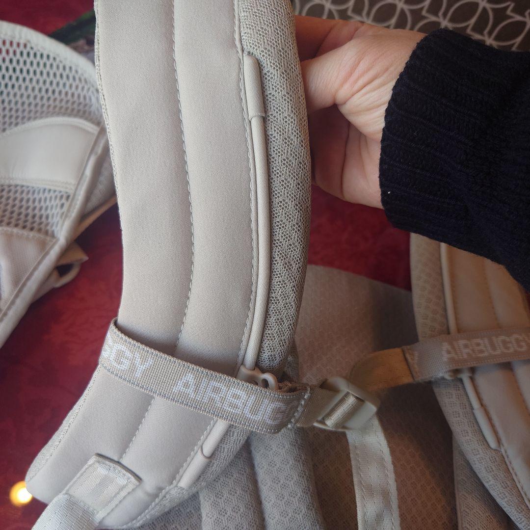 【美品】AIRBUGGY エアバギーベビーキャリア 抱っこ紐　サンドアッシュ