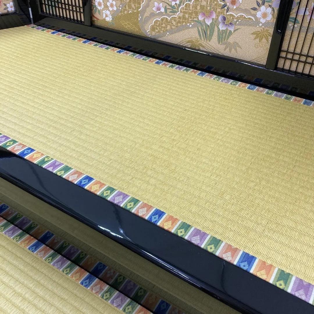 B3 高級黒塗り　豪華な三段飾り　台巾105㎝位　ひな人形台と屏風のみ