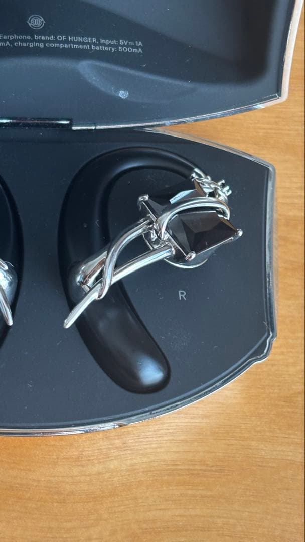 OF HUNGER ワイヤレスイヤホン シルバー/ブラック　日本非売品