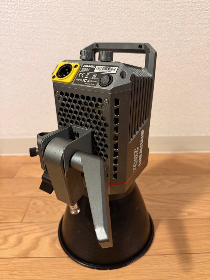 amaran 200x リフレクター付きライト + バッテリーステーション