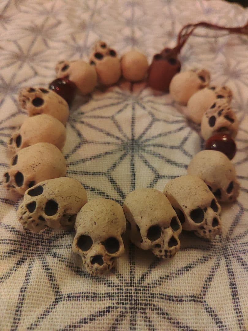 辰巳又助　陶器　髑髏数珠