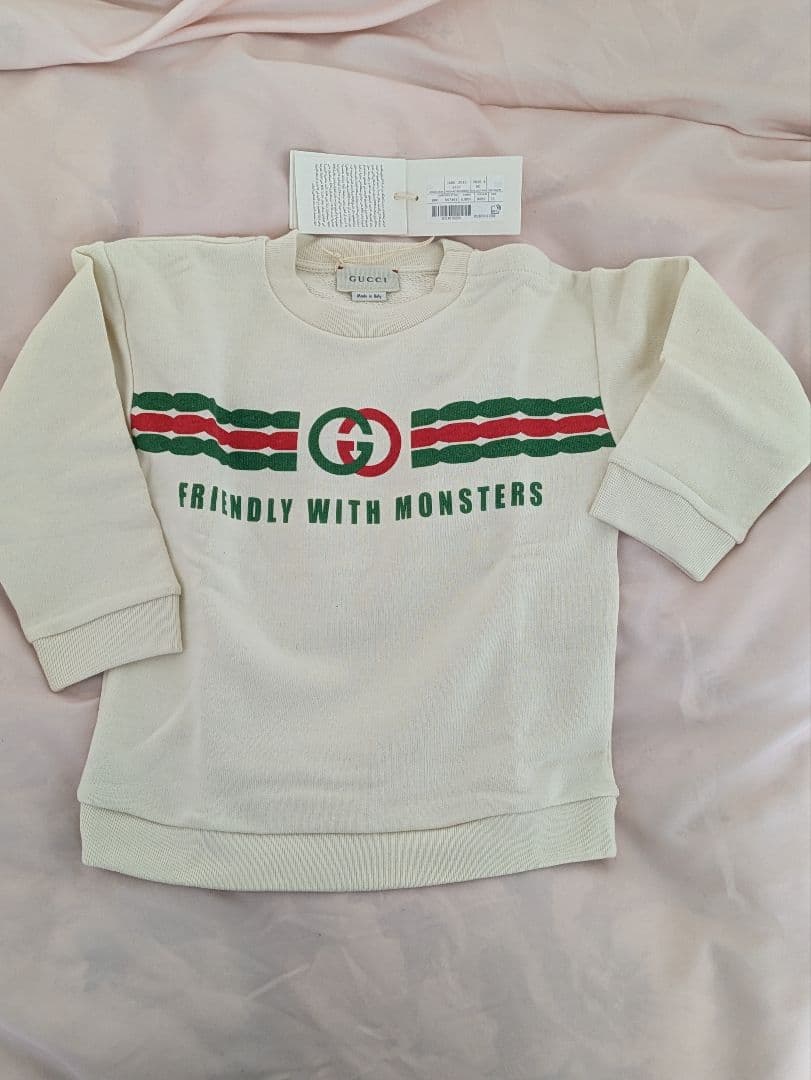 ⭐️新品、未使用、タグ付き　GUCCI　グッチ　ロゴトレーナー　キッズ