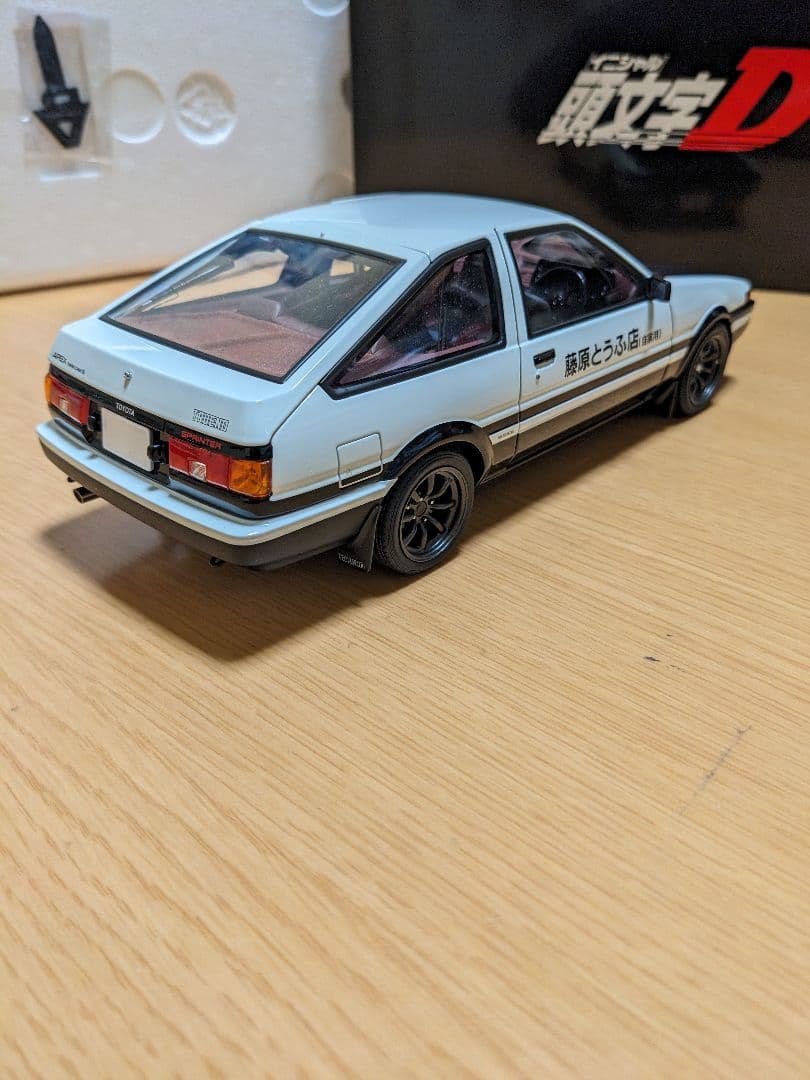 オートアート1/18　トヨタ スプリンター トレノ 頭文字D(AE86)