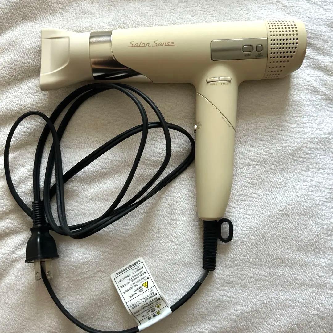 HIGH SPEED ION ドライヤー　コイズミ　ホワイト