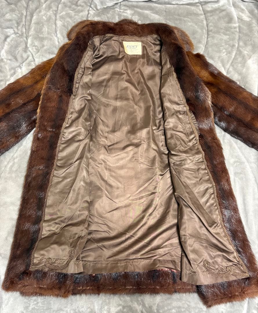 FANCY ブラウン ストライプ毛皮コート