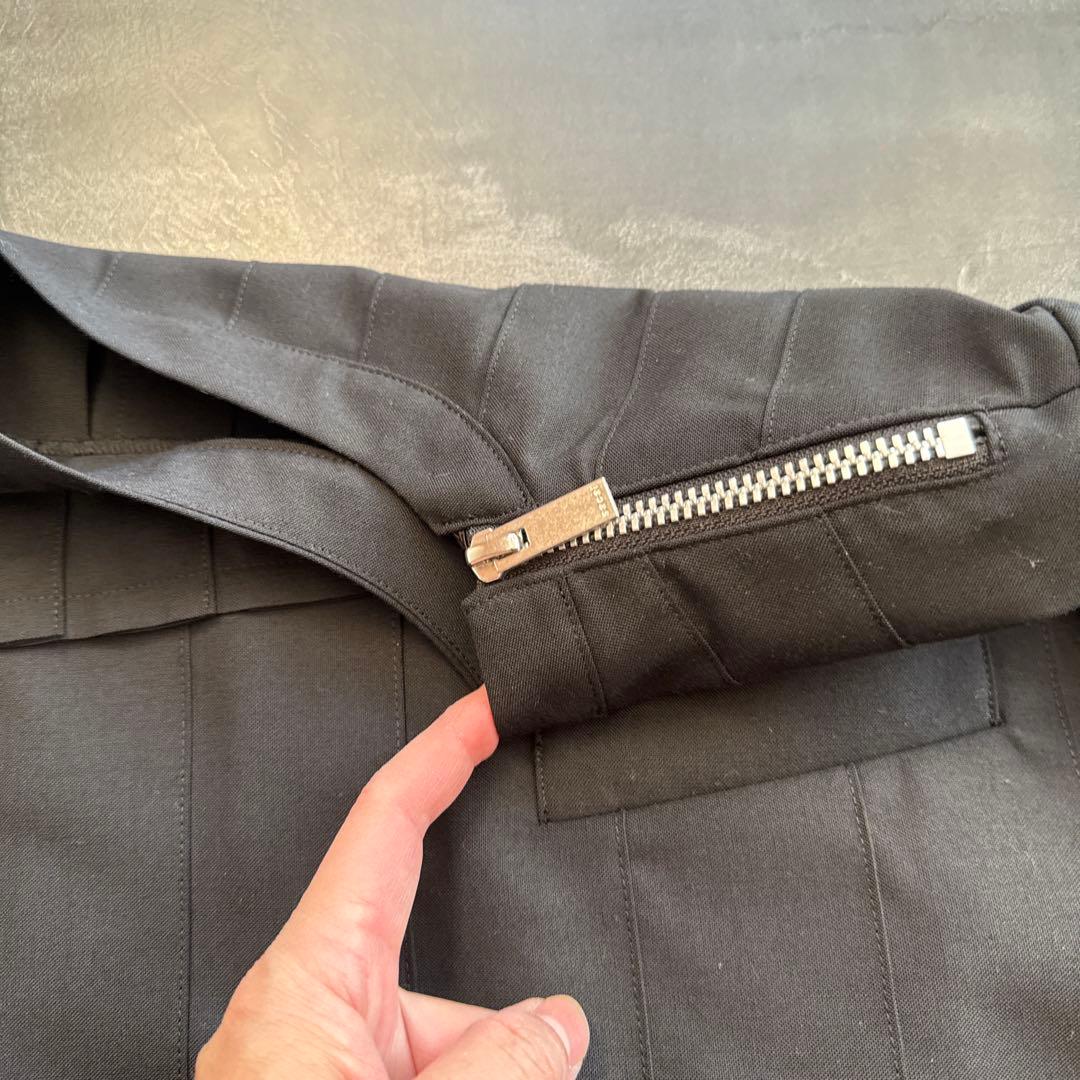 サカイ黒のプリーツ半袖チュニック