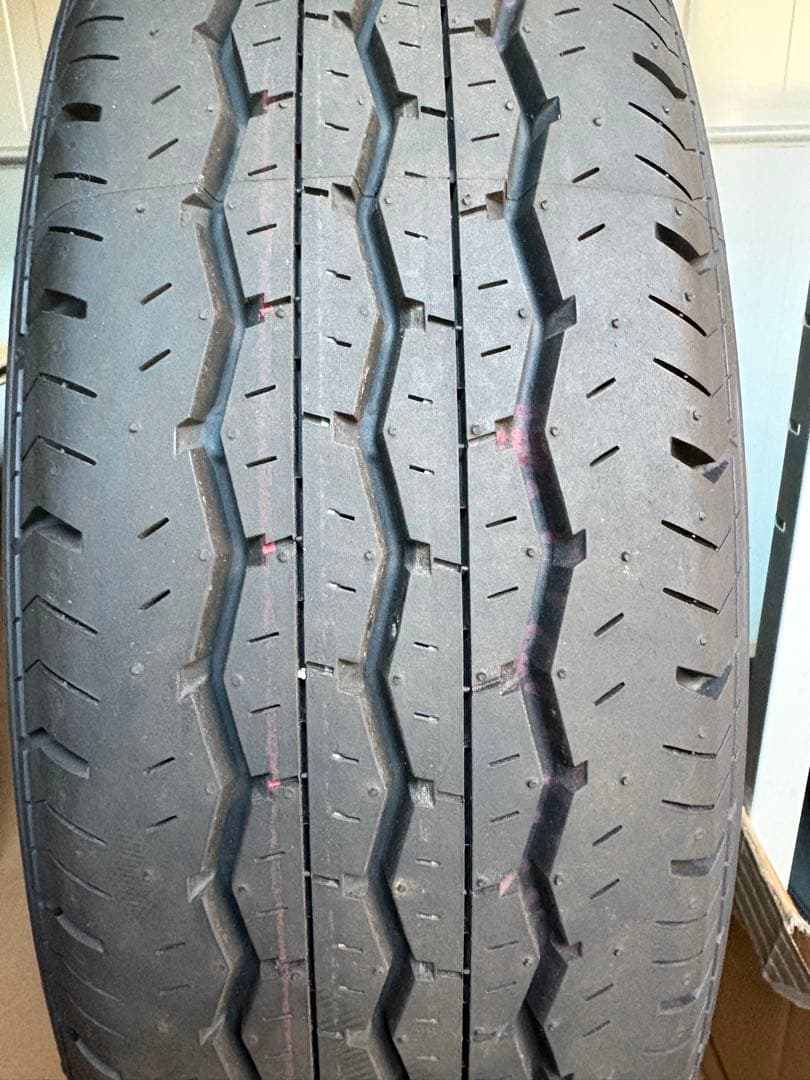 ハイエース　新車外し BRIDGESTONE 195/80R15 タイヤセット