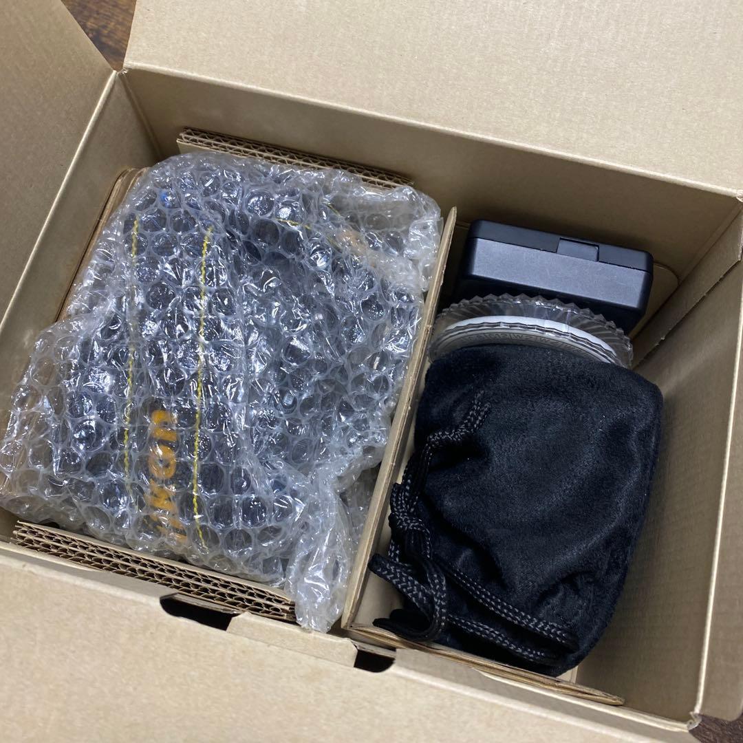 Nikon D5600 デジタル一眼レフ 本体と単焦点レンズセット　ニコンカメラ