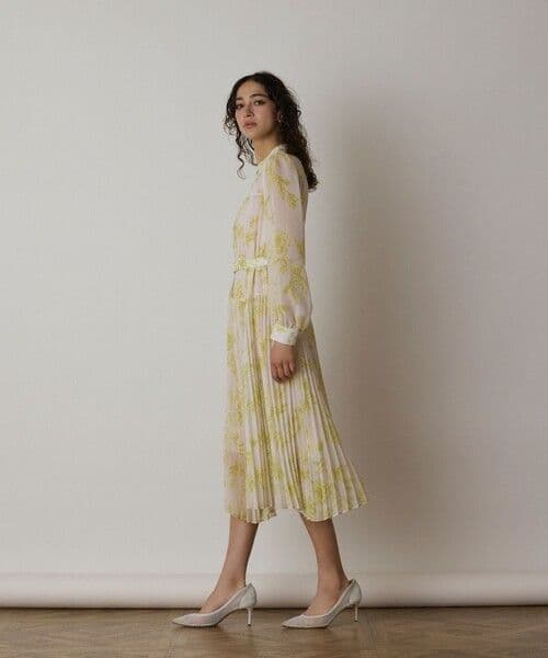 極美品✨ダイアグラム　2025年　フラワープリントプリーツワンピース　ベルト付き