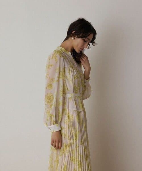 極美品✨ダイアグラム　2025年　フラワープリントプリーツワンピース　ベルト付き