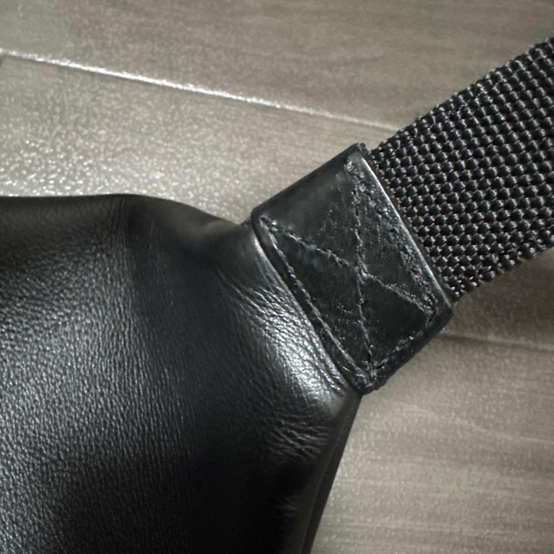 BALENCIAGA ブラック ボディバッグ