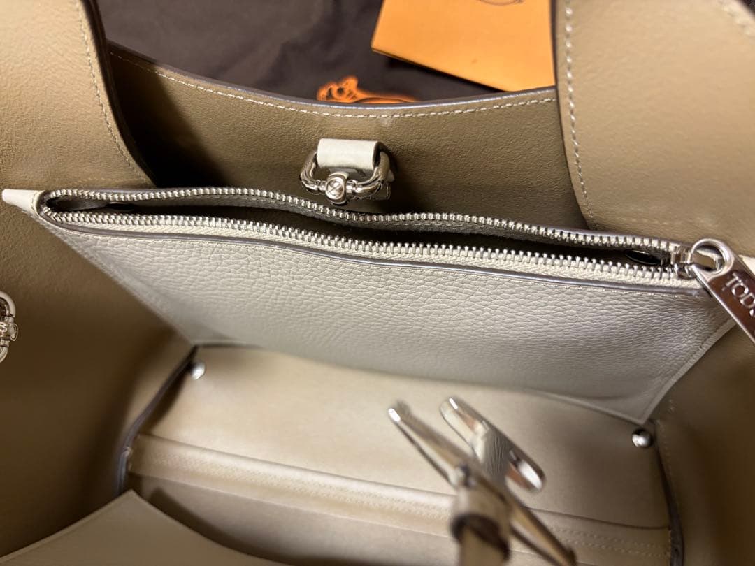 トッズ Tタイムレス レザー 2WAYハンドバッグ ベージュ