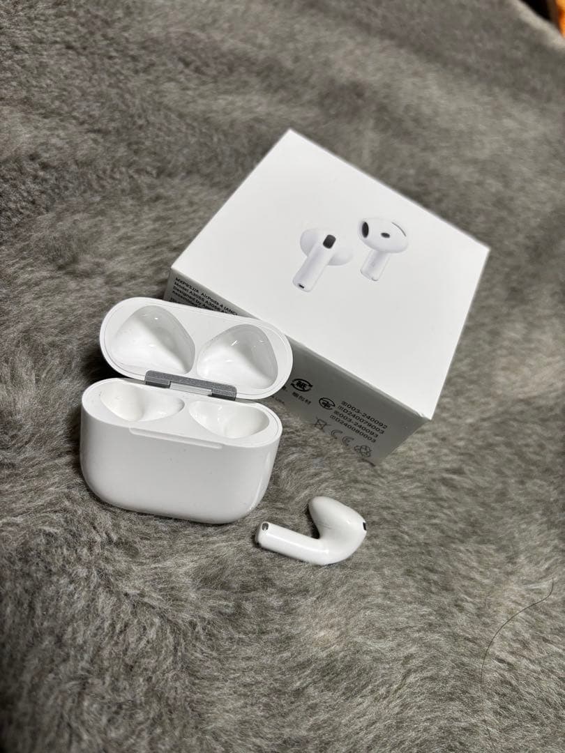 AirPods4本体 ホワイト　ノイキャンあり