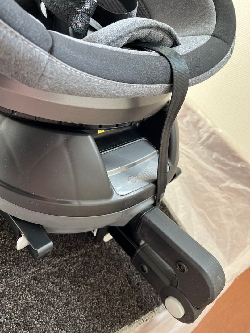 Combi クルムーヴスマート(ISOFIX)チャイルドシート(新生児〜)