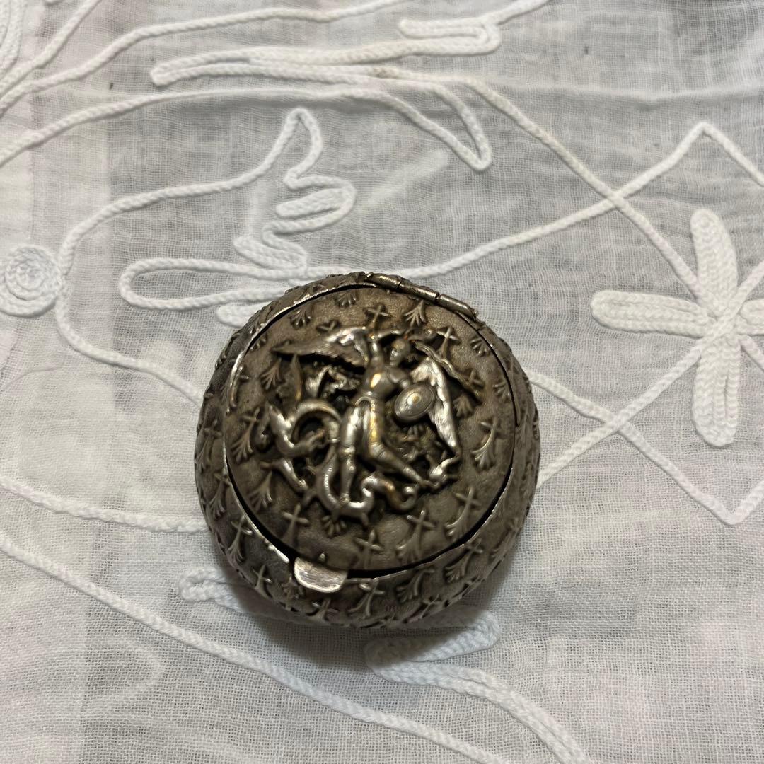 フランスアンティーク　天使　モンサンミッシェルの小箱　ピルケース