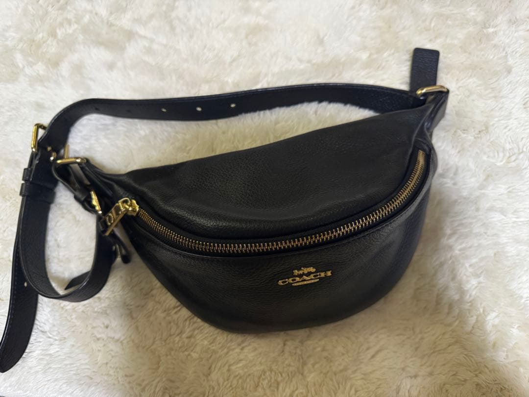 COACH ブラックレザー ボディバッグ