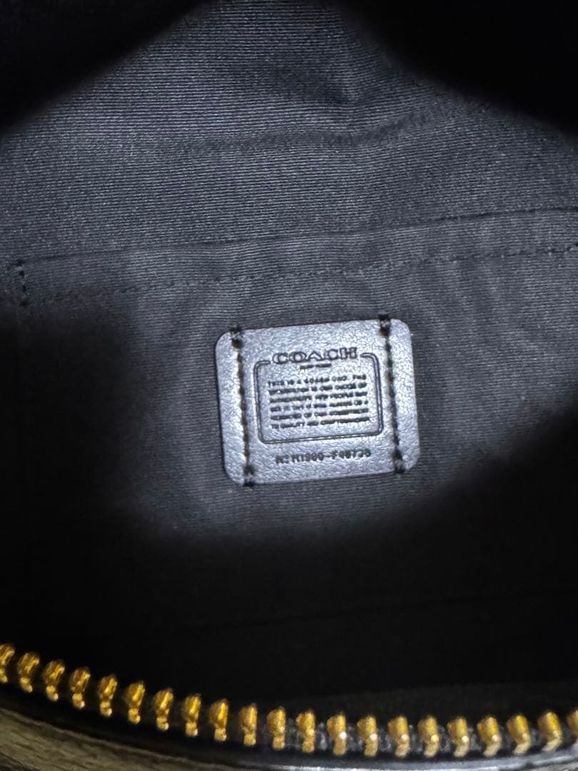 COACH ブラックレザー ボディバッグ