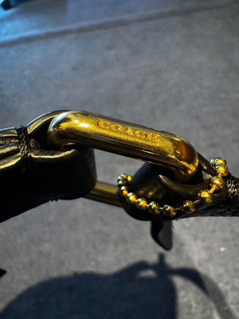 COACH ブラックレザー ボディバッグ