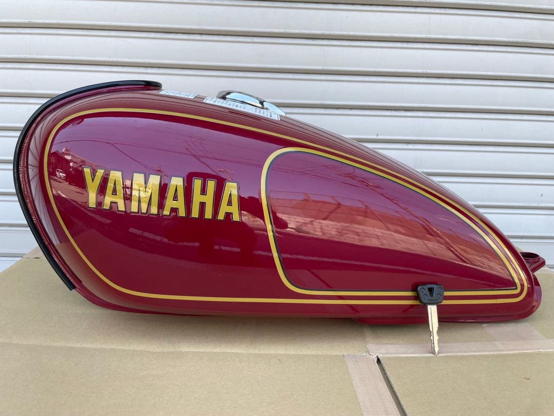 YAMAHA SR400 タンク　キャブ車用　オールペン済　クリアー塗装　キー付