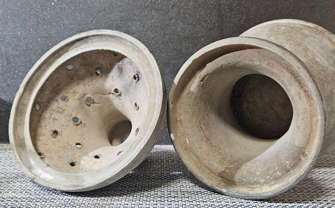 朝鮮半島古陶磁器　新羅土器　三角透かし造幾何学文様蓋付　香炉　祭器　古代陶磁器