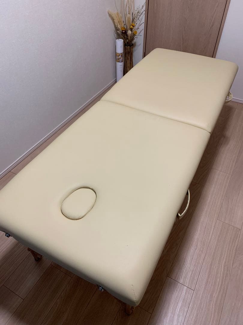 軽量木製折りたたみ　合皮　マッサージベッド　ベージュ