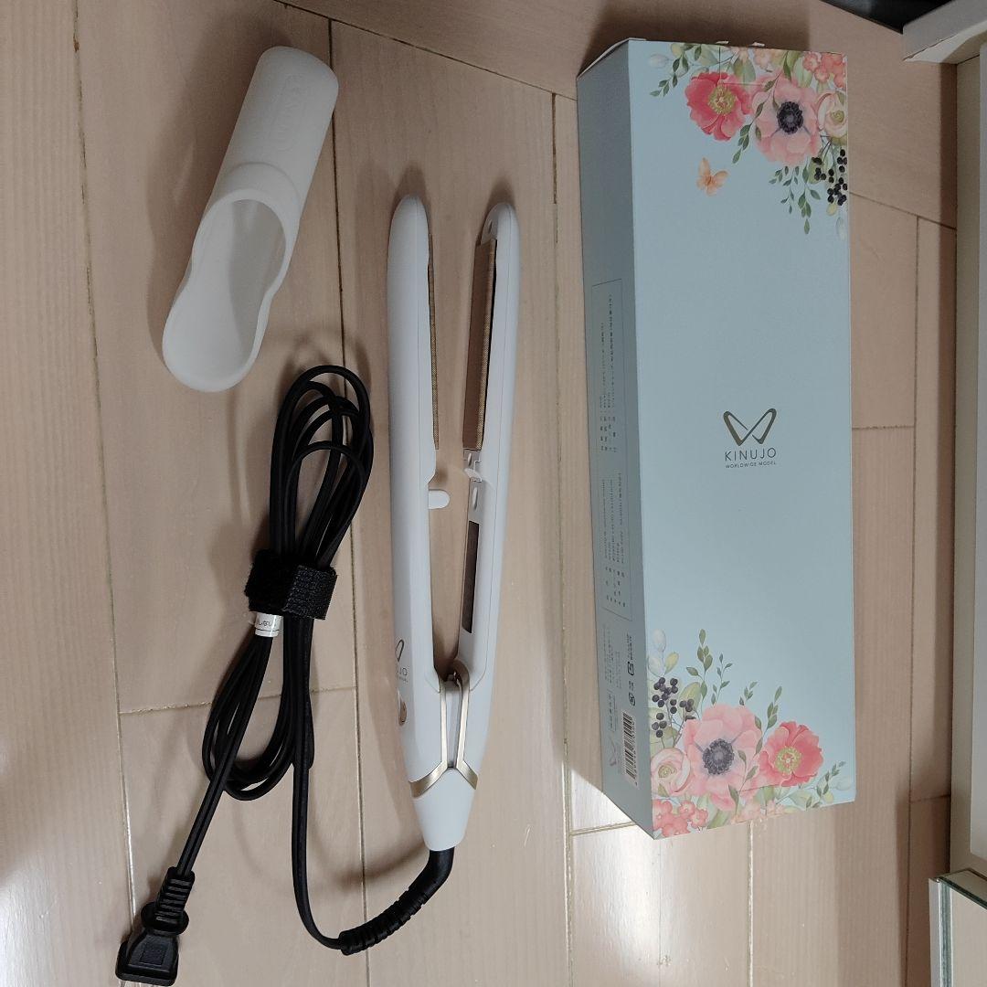 ゆかり♡KINUJO ストレートヘアアイロン ホワイト