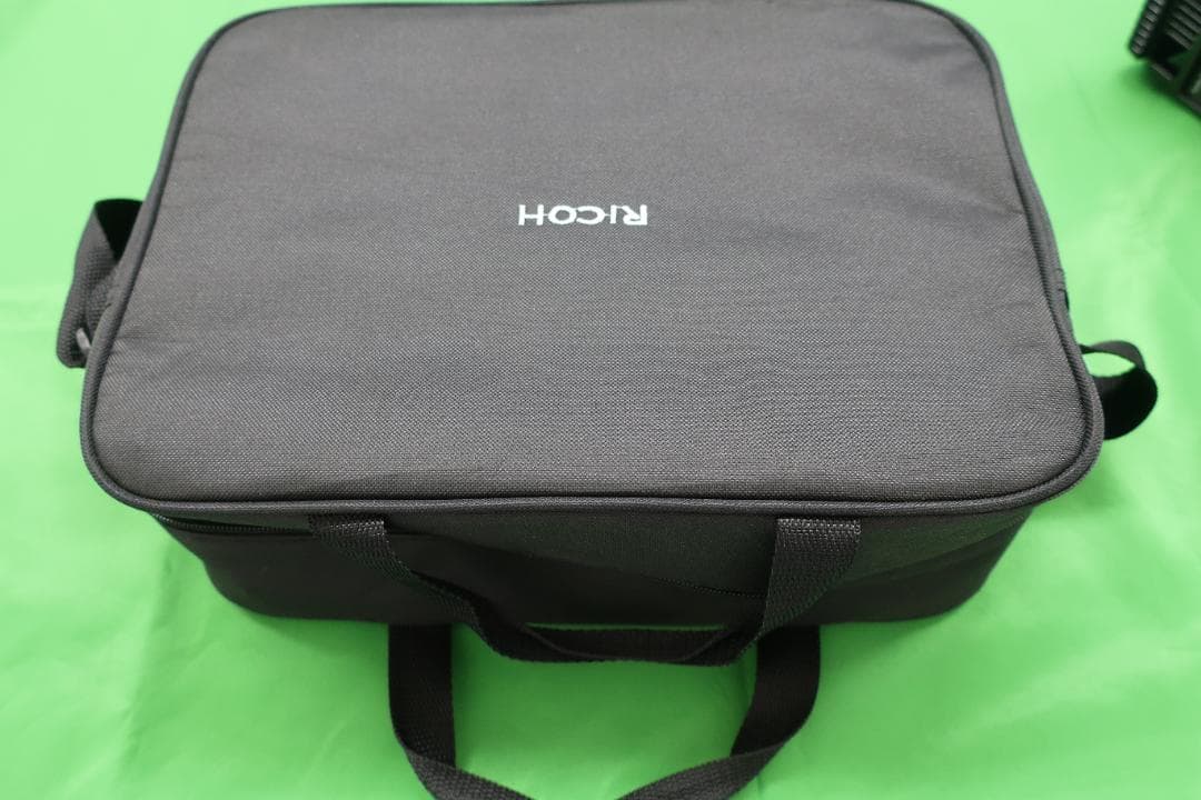 【新品同様】RICOH プロジェクター本体