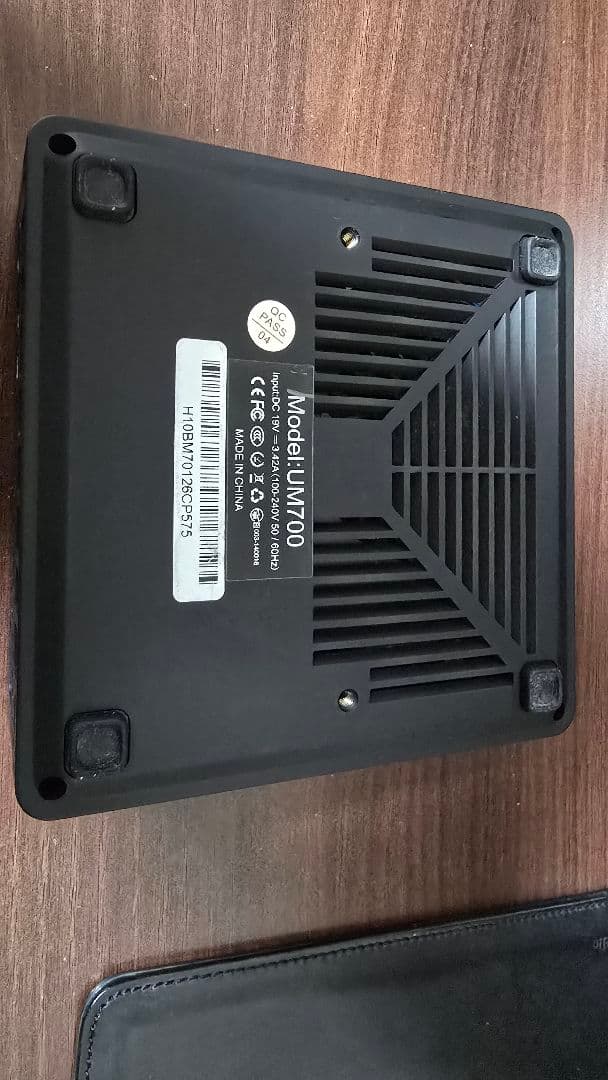 MINISFORUM UM700 中古　ミニパソコン win11アップデート済