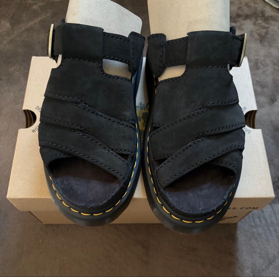 Dr. Martens ブラックサンダル