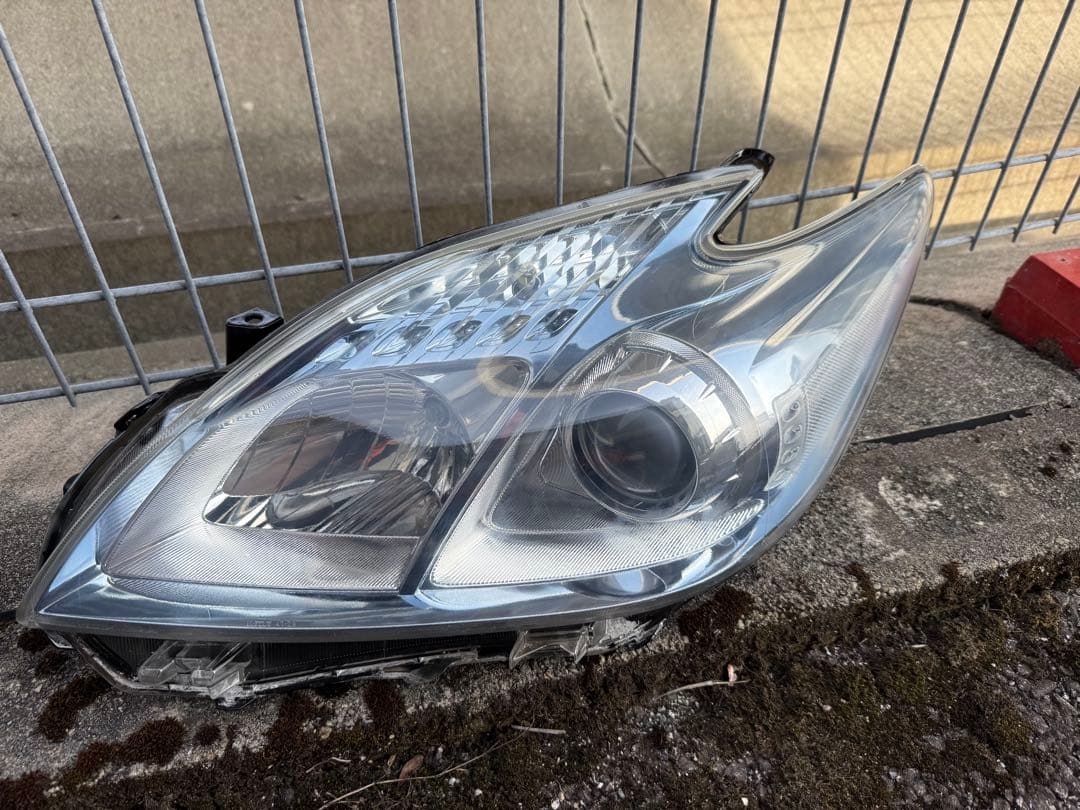 30プリウス前期ヘッドライト