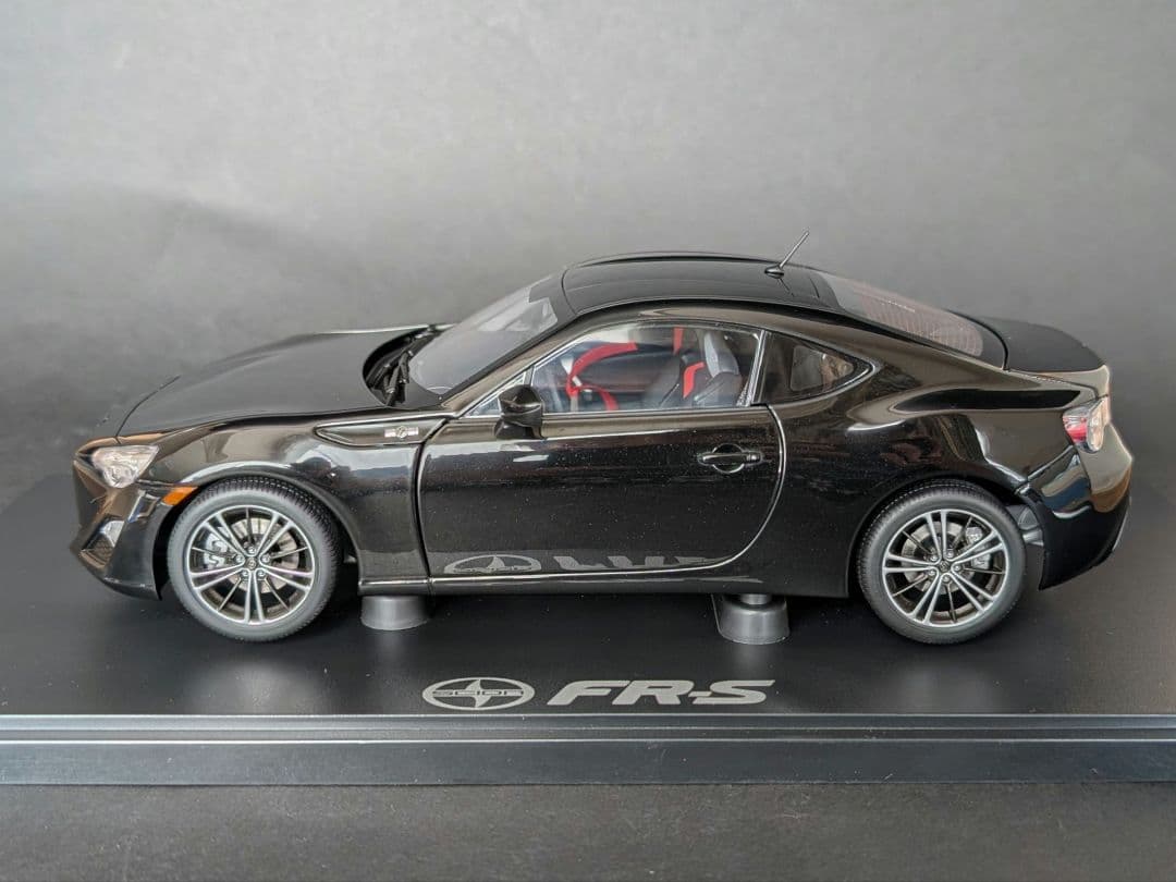 【ハチハチ】オートアート 1/18 サイオン FR-S 86 北米仕様