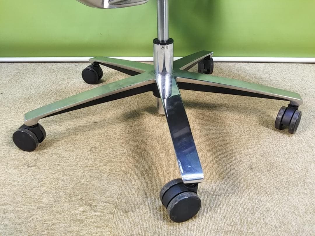 xqt　EastForce　モンスターランバートチェア　ブラック　中古