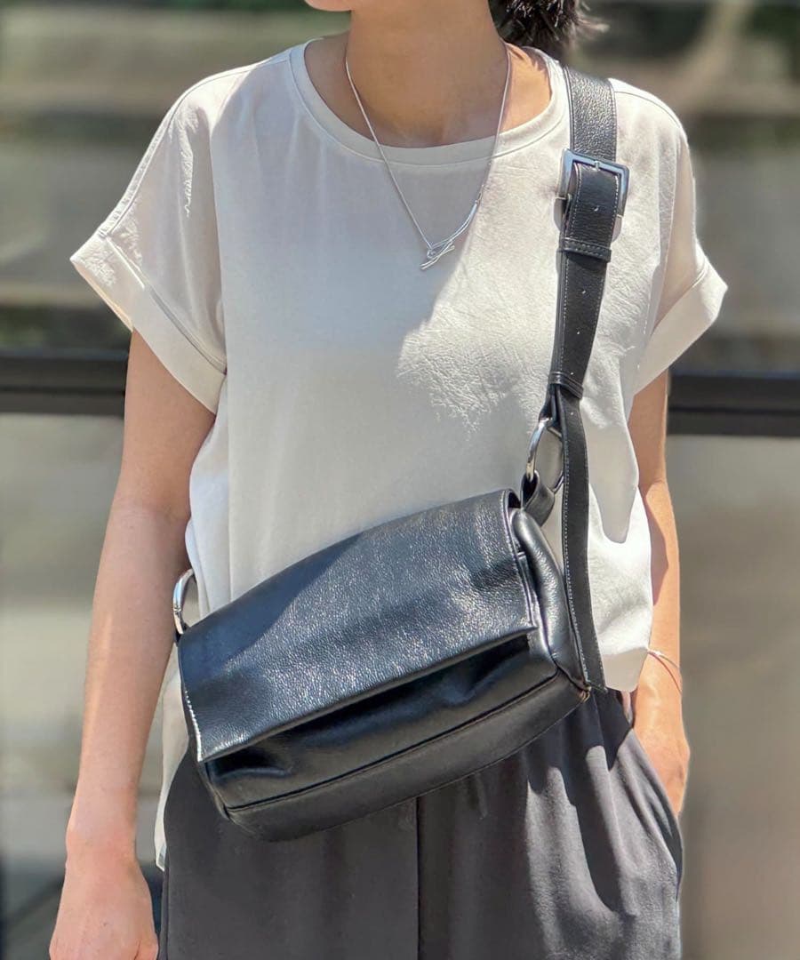 新品【ビアズリーベルト付替え可】レザーボディバッグ