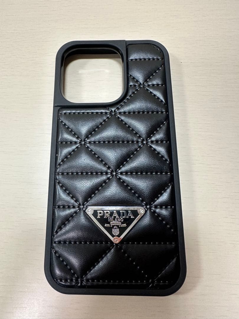 PRADA ブラック キルティング iPhoneケ 一ス 14Pro