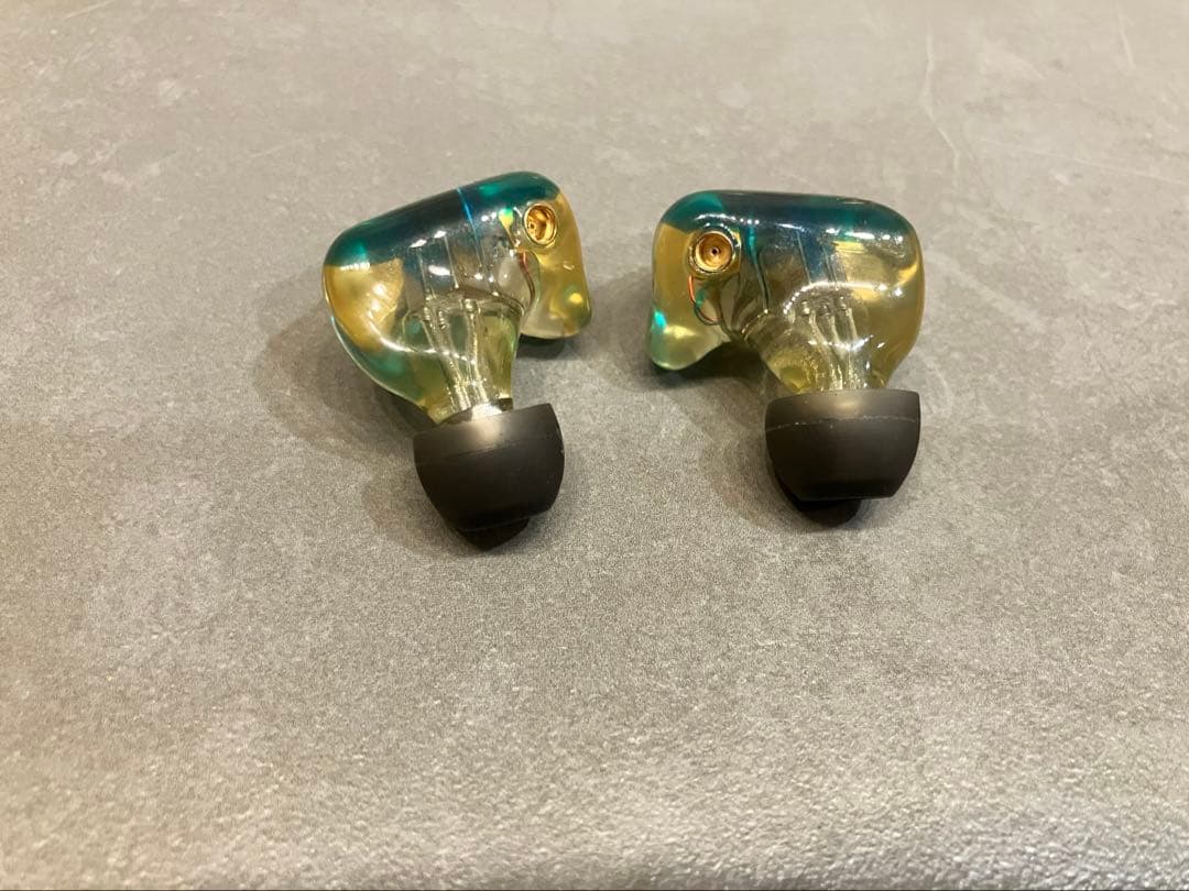 iBasso Audio AM05 カナル型イヤホン (ブルー)