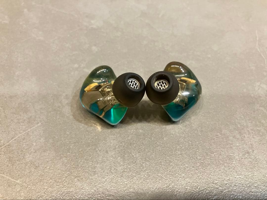 iBasso Audio AM05 カナル型イヤホン (ブルー)