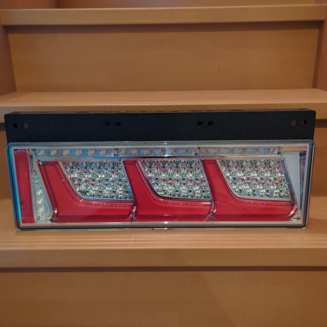 コイト製　3連テールランプ　トラック　左のみ