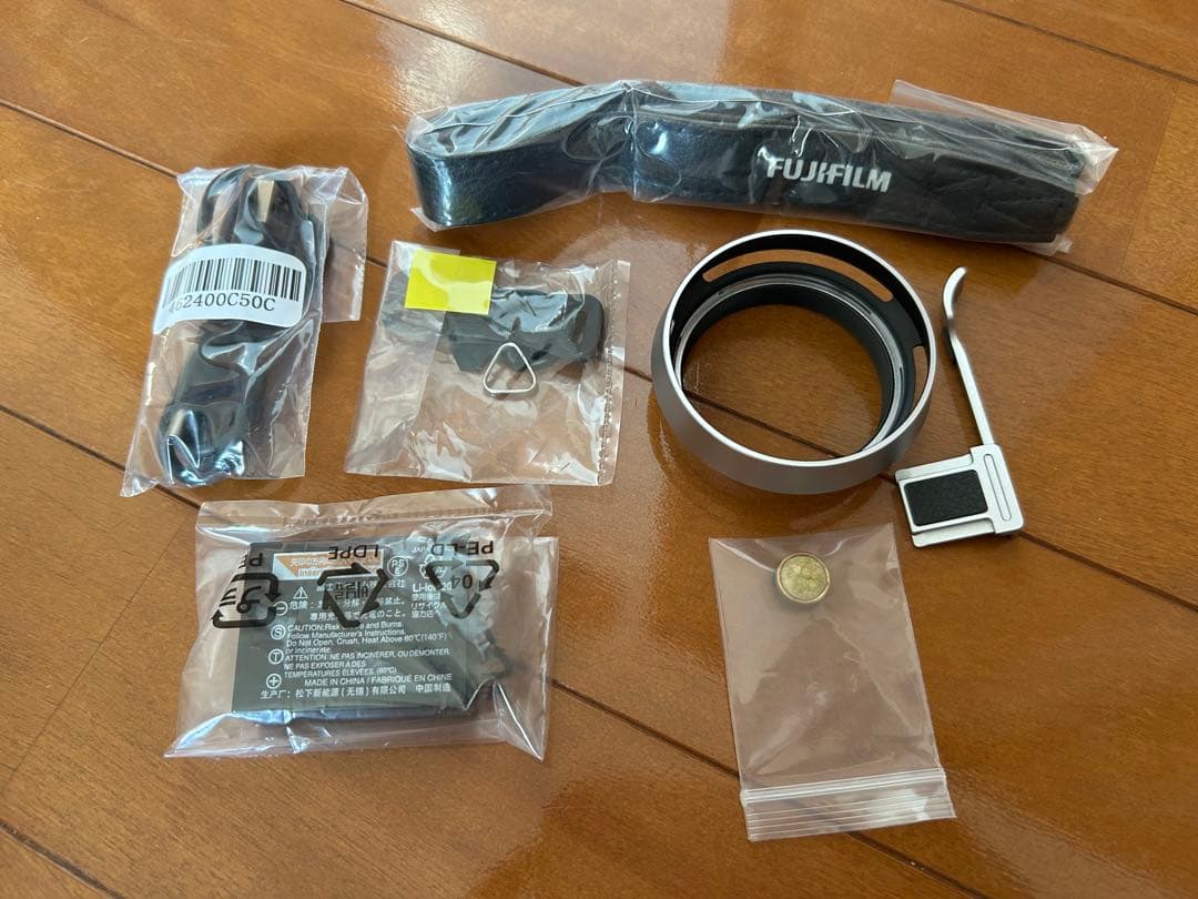 【極美品】FUJIFILM X100vi シルバー/ブラック シャッター数800